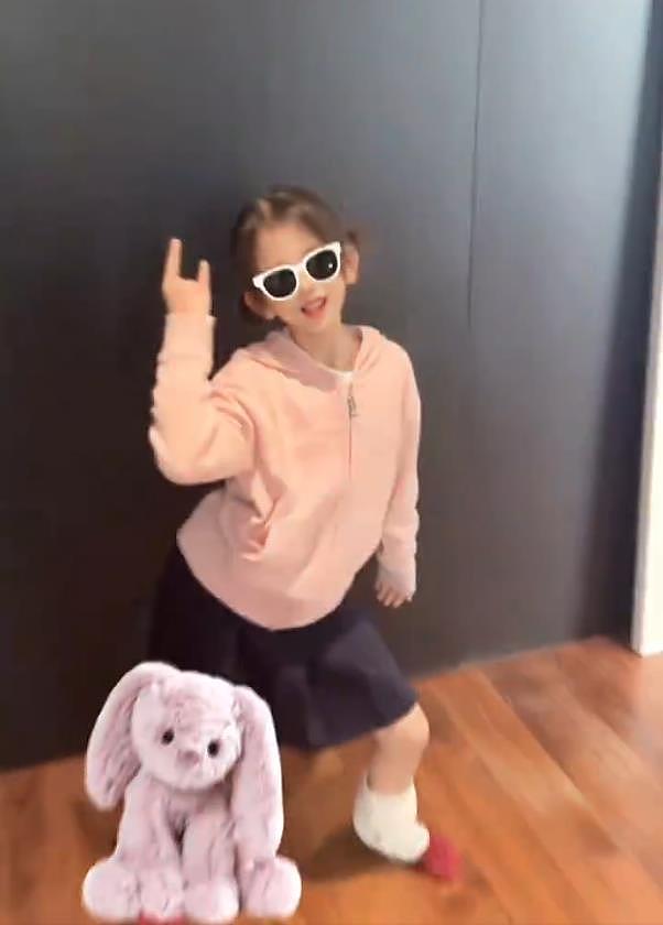方媛晒女儿跳女团舞，此前郭富城曾自曝女儿迷上韩国女团（组图） - 3