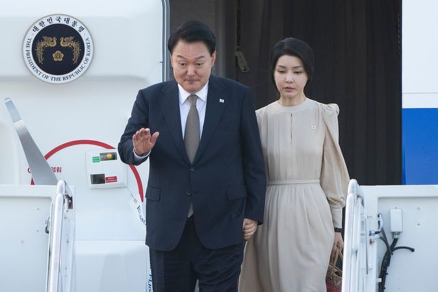 韩国前第一夫人金建希获刑20个月,追缴6万元,被捕后多次昏厥(组图) - 1
