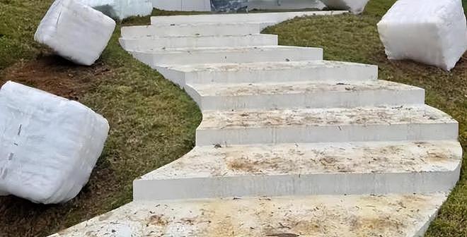 大S雕像正式进入墓园：用9阶大理石制作，S形蜿蜒台阶令人泪目（组图） - 8