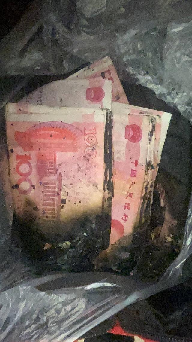 大火烧毁老人近40万现金，工作人员花半月用镊子逐张剥离“残币”，兑换出27.32万元（组图） - 2