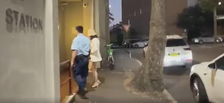 杨兰兰与警方对峙画面曝光！因过度遮面警方无法核实身份产生冲突（组图） - 6