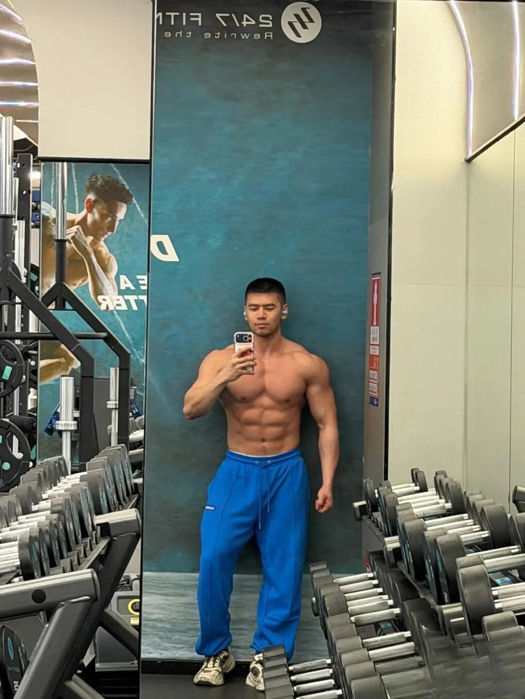【帅哥】粗手巨胸的肌肉男，最后一张特别好看哦（组图） - 2
