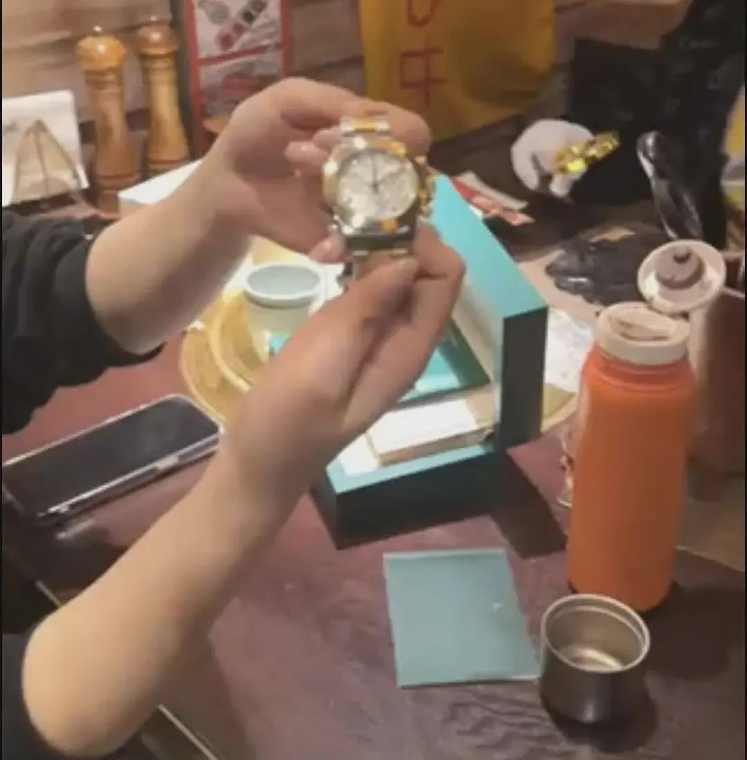 患癌女子卖劳力士救命，收16万元后账户被冻结（组图） - 2