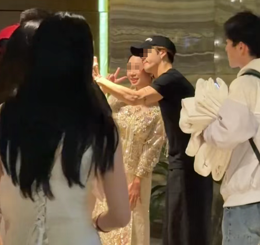 高颜女生刚收百万彩礼订婚转头勾搭黑老外，露骨留言被扒被这反差恶心到了（组图） - 16
