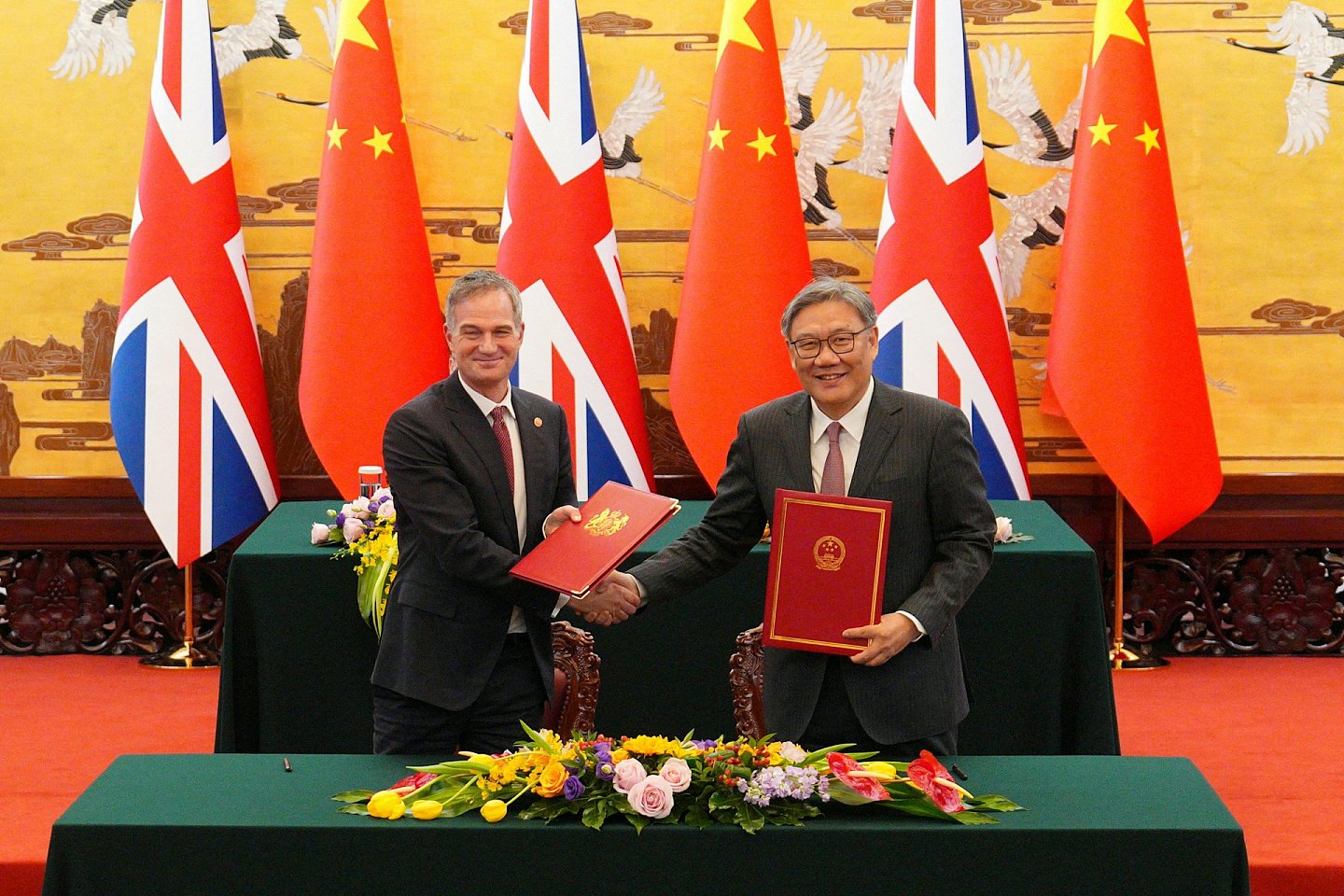 斯塔默访华：与中方达成10项协议！英公民免签入境，减威士忌关税（组图） - 5