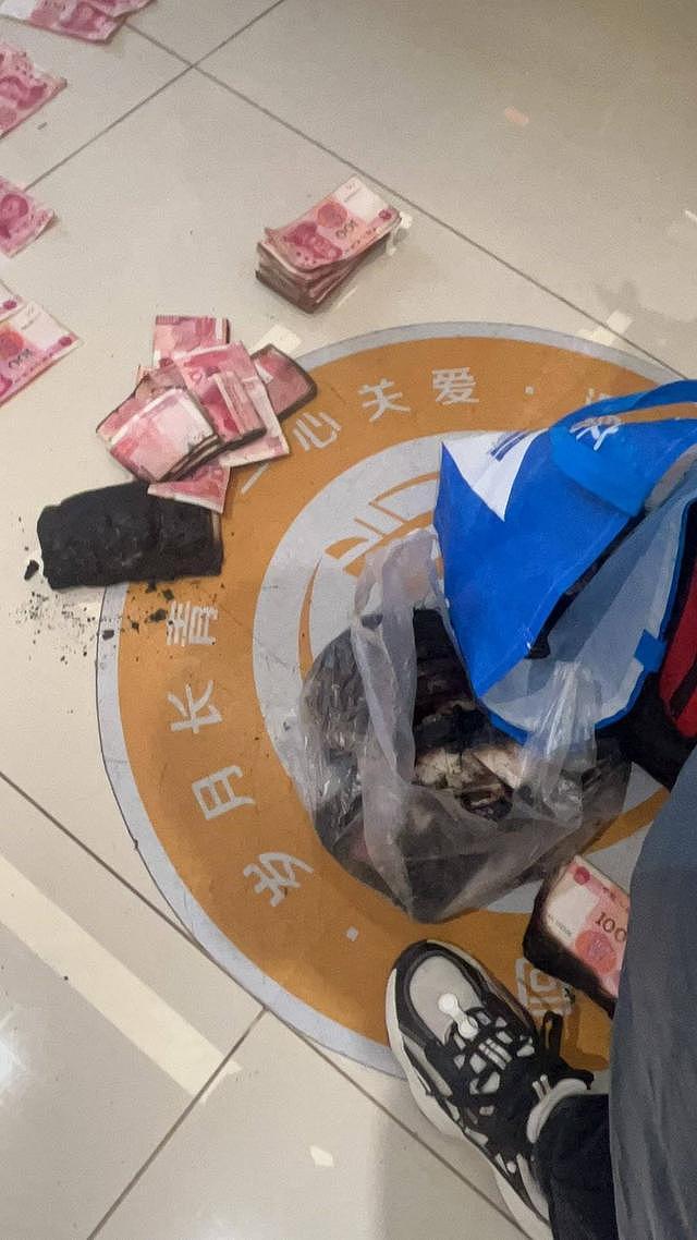大火烧毁老人近40万现金，工作人员花半月用镊子逐张剥离“残币”，兑换出27.32万元（组图） - 4