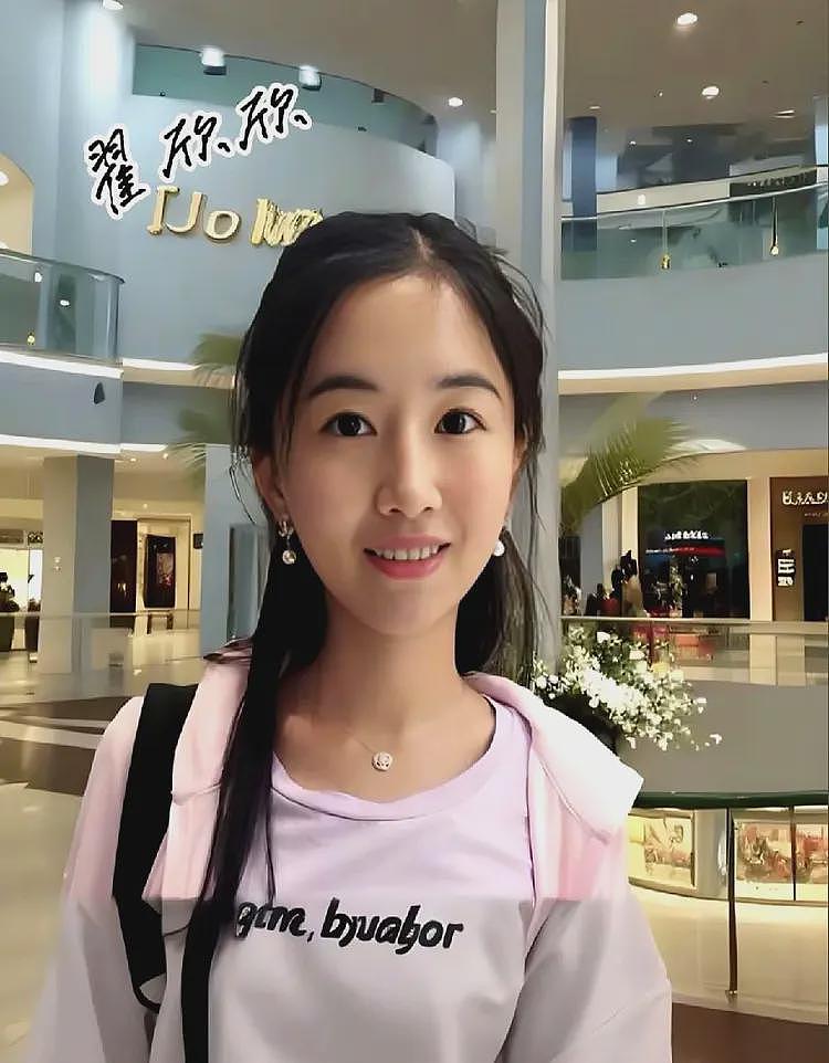 翟欣欣邻居曝猛料：她被带走时哭疯了，父母跟着落泪，称跟她无关（组图） - 4