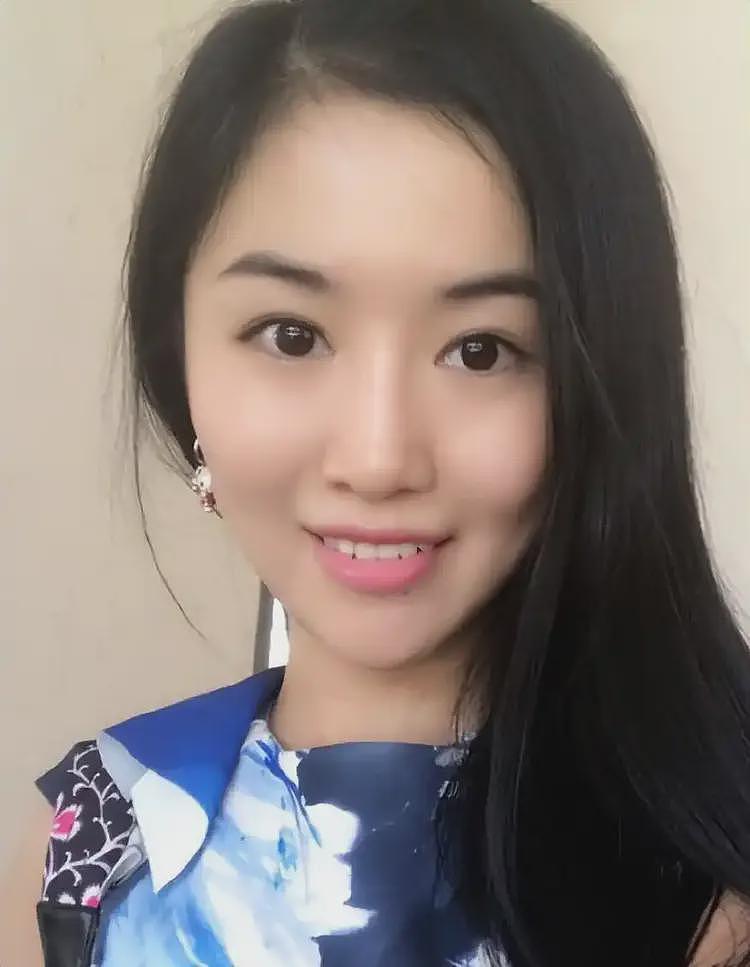 翟欣欣邻居曝猛料：她被带走时哭疯了，父母跟着落泪，称跟她无关（组图） - 1