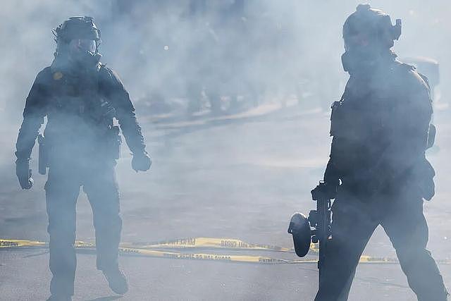 两名公民在本土死于联邦执法人员枪下，特朗普＂退缩＂了（组图） - 2