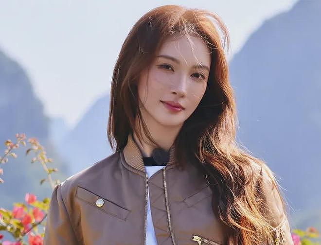 金晨被曝逃逸原因是撞伤鼻子，紧急回医院修复，前后对比照曝光（组图） - 1