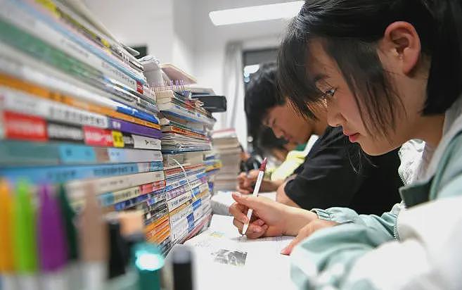 花200万补课后续：380分儿子执意补课，母亲重病陪读，曝更痛隐情（组图） - 3