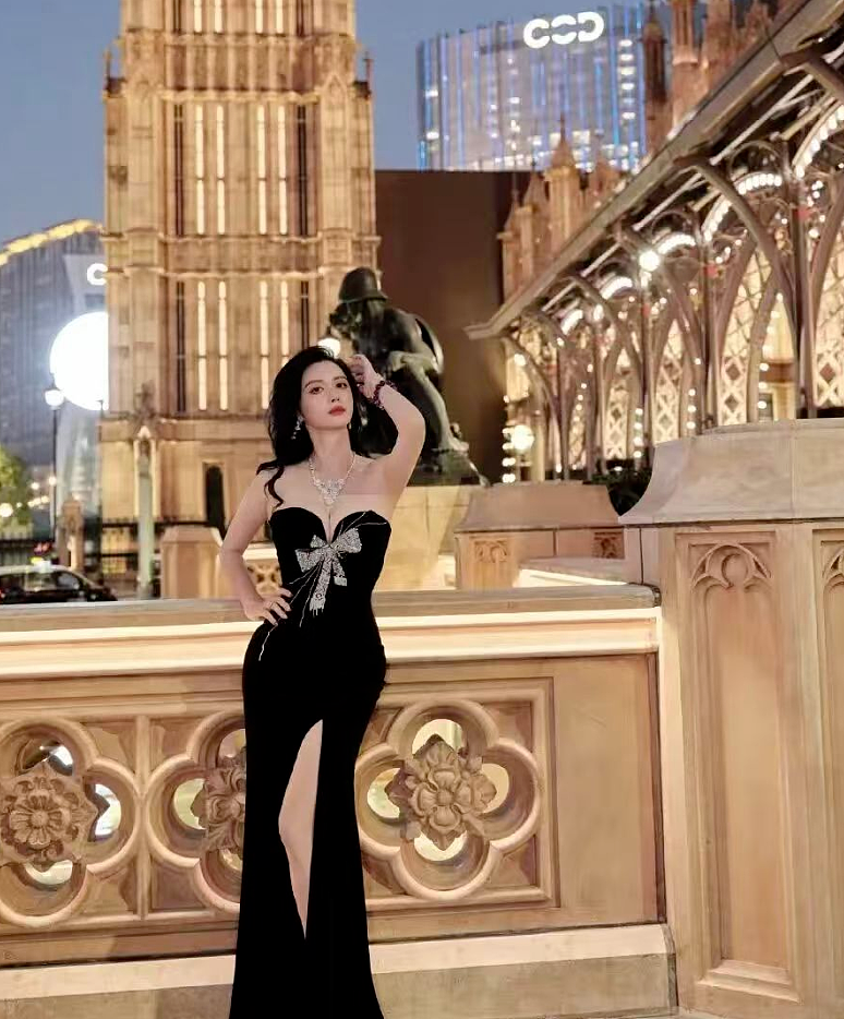 【美女】张萌的“泳装照”，身材有多辣？网友惊叹：这44岁的身材（组图） - 3