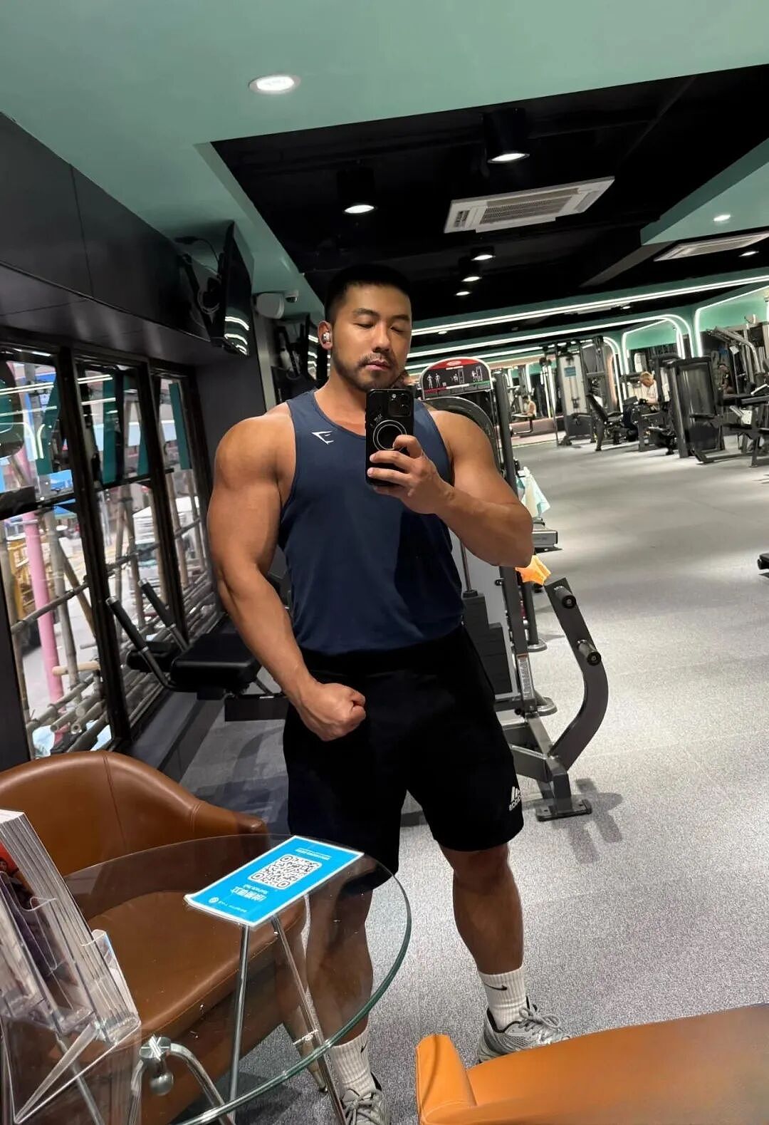 【帅哥】粗手巨胸的肌肉男，最后一张特别好看哦（组图） - 1