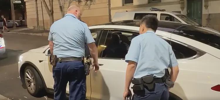 杨兰兰与警方对峙画面曝光！因过度遮面警方无法核实身份产生冲突（组图） - 5
