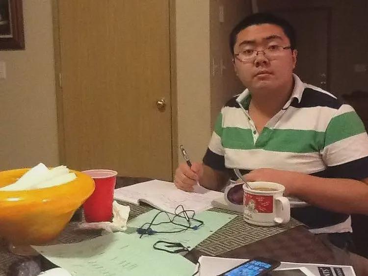 飘了？牢A直播碰瓷罗翔，质疑法律公平性，被调侃是