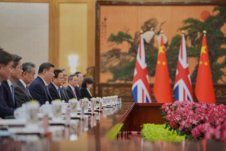 “曼联迷”斯塔默访华!获赠中国领导人曼联赢阿仙奴的“足球”(组图) - 4
