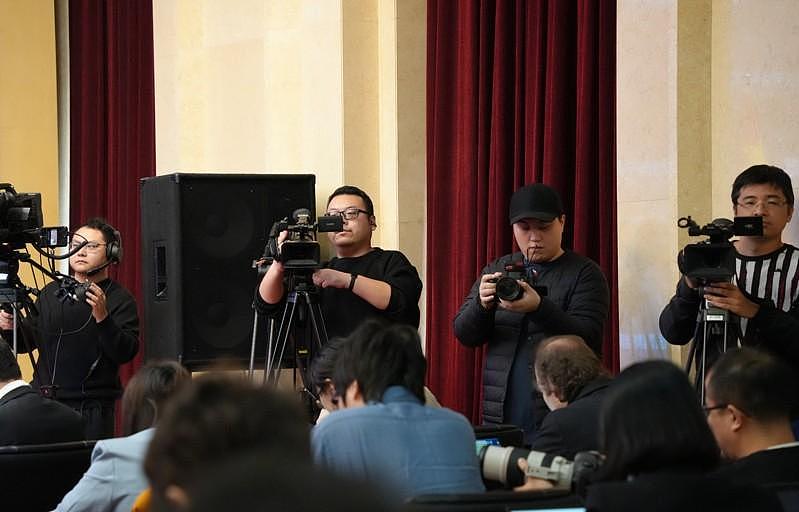 媒体狂问张又侠落马 中国国防部：越纯洁越有战斗力（组图） - 2