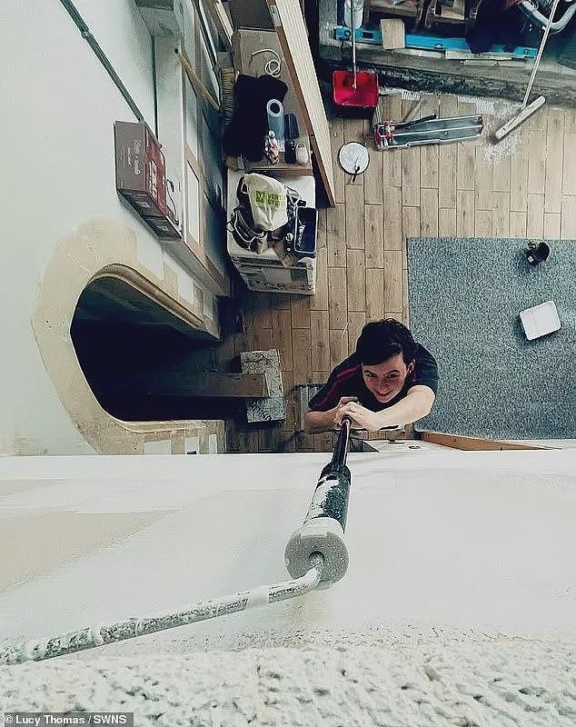 夫妻买千年教堂改造成家,却挖出83具白骨!最后全部埋回去住上边...(组图) - 4