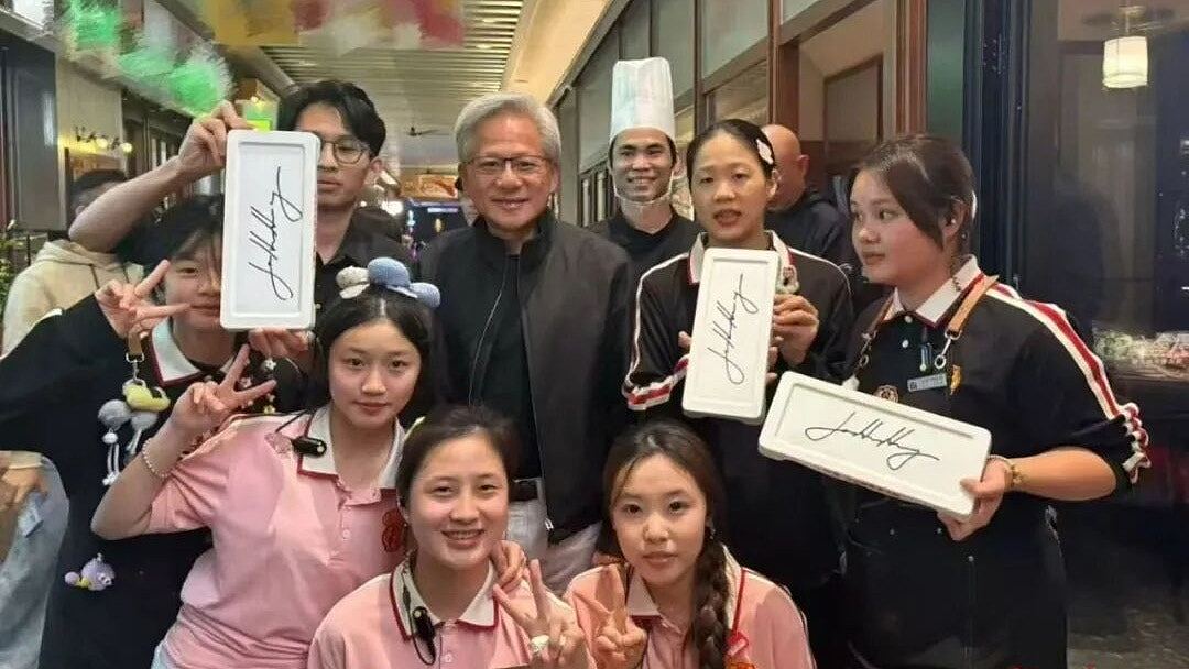 黄仁勋直言尚未收到内地H200晶片订单，Nvidia正耐心等待中方决定（组图） - 2