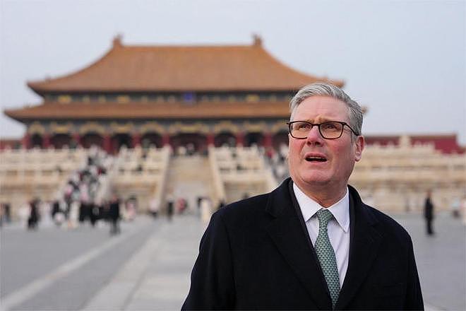 英国首相斯塔默到访故宫发表讲话，多名中国游客偶遇拍照，撒切尔和特蕾莎·梅在任期间也曾造访（组图） - 3