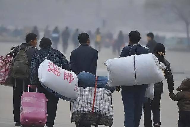 怀中孩子已离世 “春运母亲”如今过的怎样(组图) - 4
