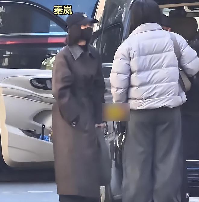 明星春晚联排素质全暴露!下车不随手关门,助理又当苦力又当丫鬟(组图) - 7
