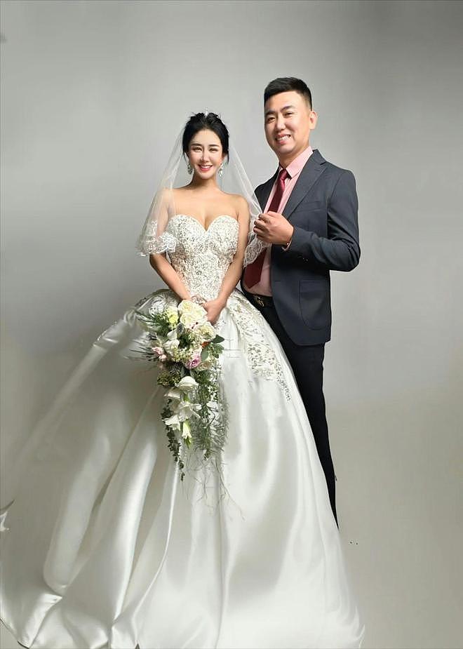 恭喜！43岁香港女星官宣生子，再婚嫁山东农村小伙，生活幸福美满（组图） - 12