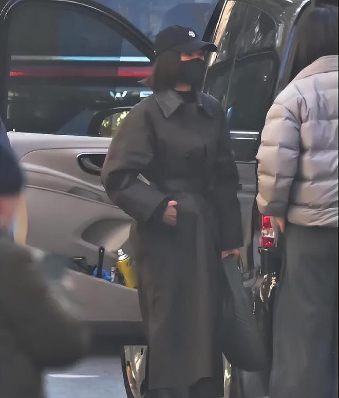 明星春晚联排素质全暴露!下车不随手关门,助理又当苦力又当丫鬟(组图) - 5