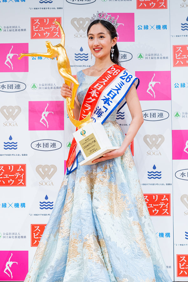 21岁樱花妹拿下日本小姐冠军,出身曝光后全网炸了...(组图) - 1