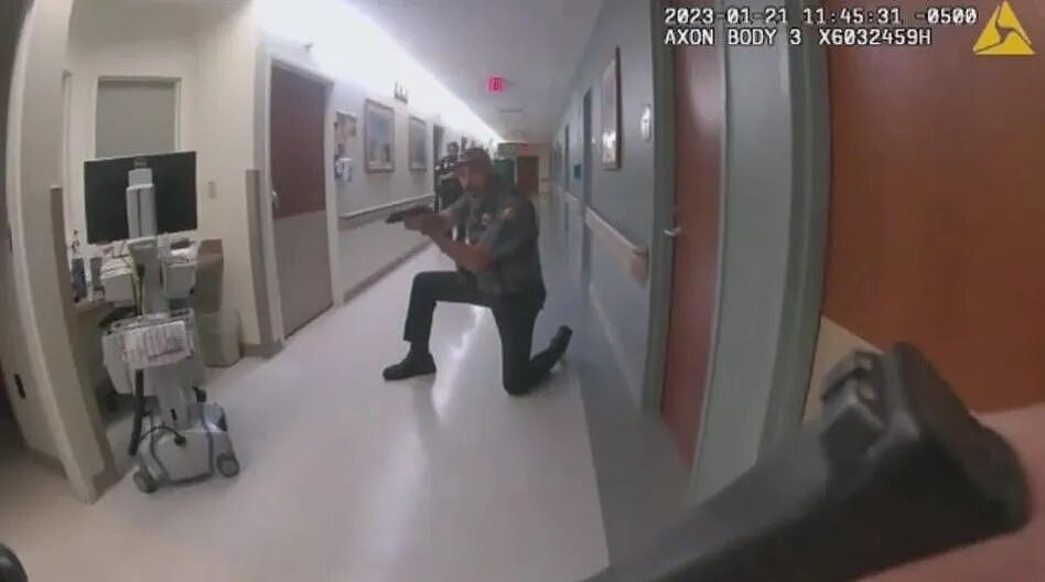79岁老奶奶在病房一枪崩了自己老伴... 被警察包围她却说:我不后悔!(组图) - 3