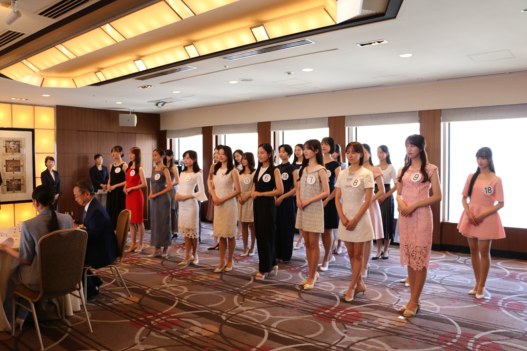 21岁樱花妹拿下日本小姐冠军,出身曝光后全网炸了...(组图) - 7