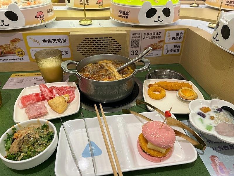 中独居人口超1.2亿成「灰犀牛」 陪伴、餐食…孤独经济崛起（组图） - 3