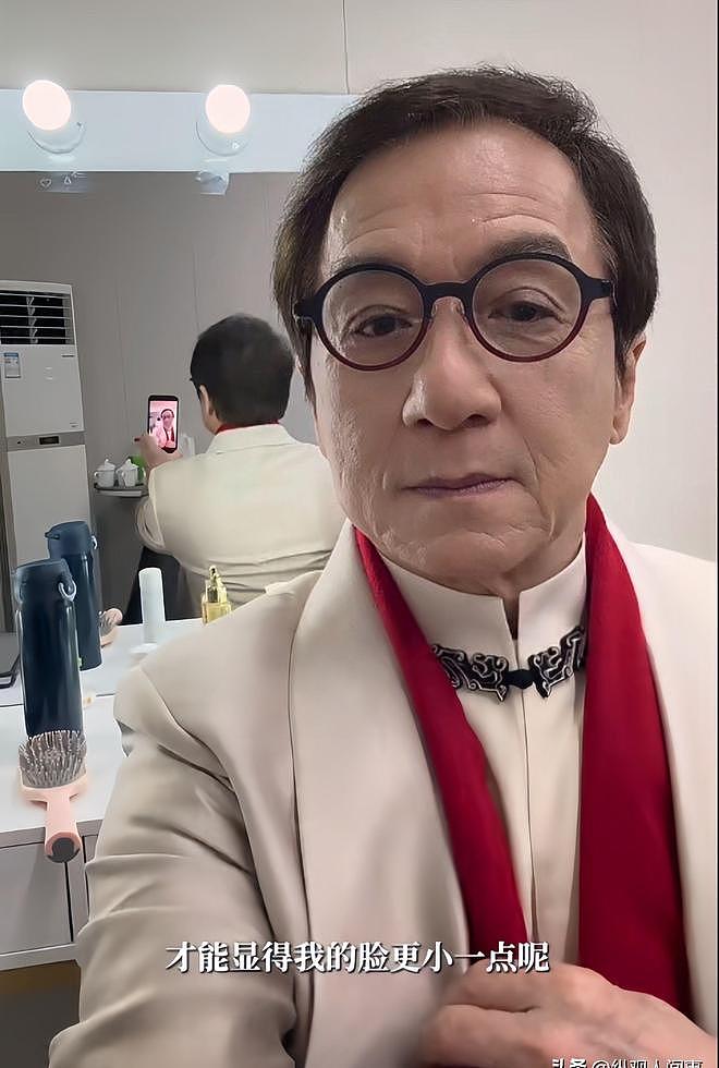 成龙入驻小红书，怼脸近照没有老年斑，嘟嘴闭眼卖萌，十足老顽童（组图） - 20