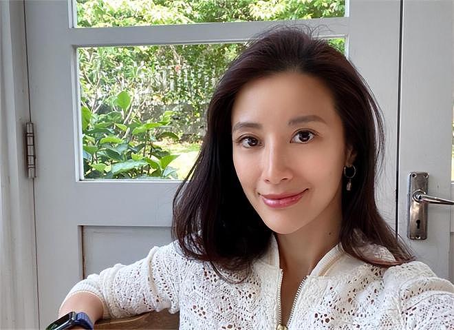 女星自曝儿子在美国餐厅端盘子打工：一站就是7、8个小时（组图） - 3