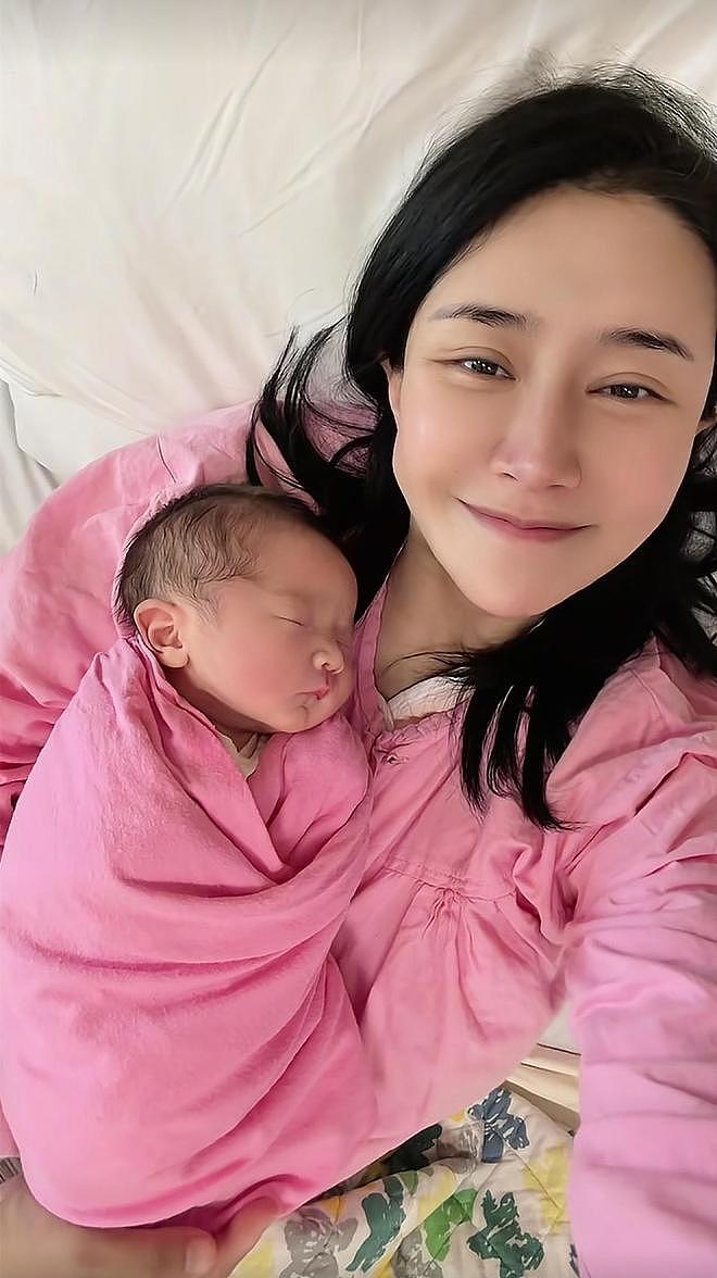 恭喜！43岁香港女星官宣生子，再婚嫁山东农村小伙，生活幸福美满（组图） - 2