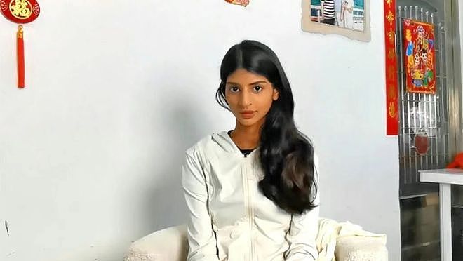 百万网红“小黑妮”顺利产女，从小被河南农村夫妇收养，曾因外貌和口音差异走红（组图） - 2