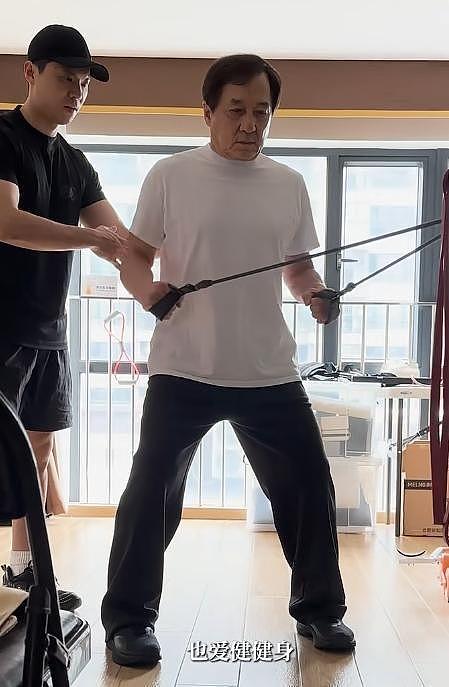 成龙入驻小红书，怼脸近照没有老年斑，嘟嘴闭眼卖萌，十足老顽童（组图） - 18