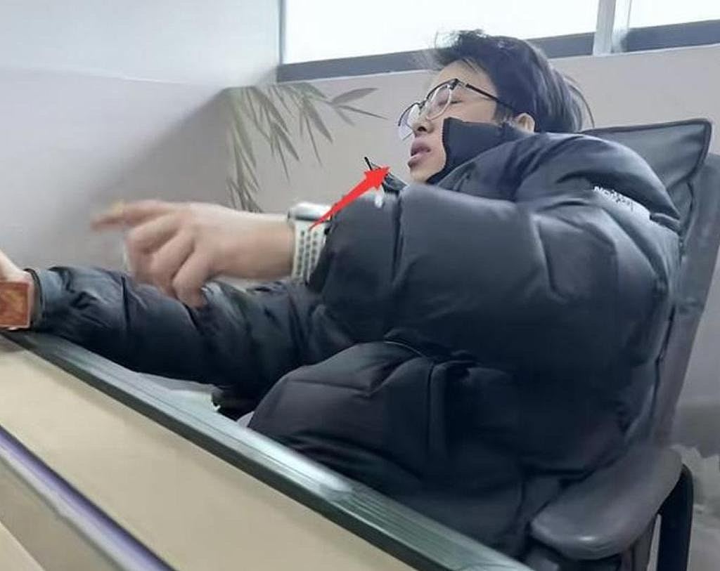 26岁健美网红毕嘉琪梦中猝逝!生前打牌照流出,嘴唇发黑坐姿瘫软(组图) - 3