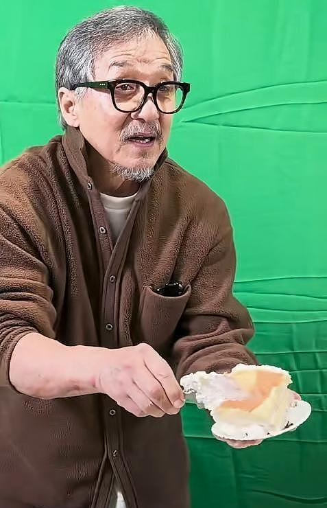 成龙入驻小红书，怼脸近照没有老年斑，嘟嘴闭眼卖萌，十足老顽童（组图） - 19