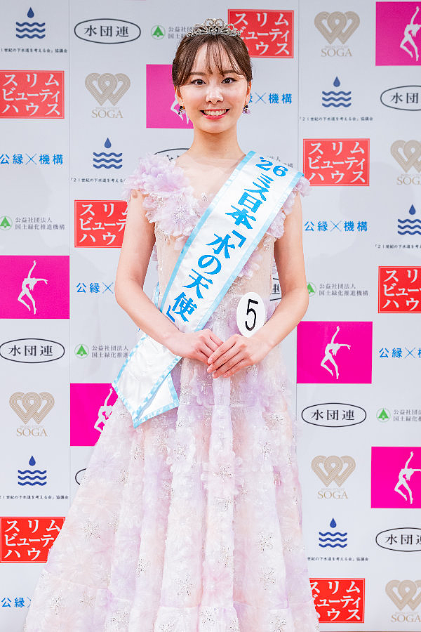21岁樱花妹拿下日本小姐冠军,出身曝光后全网炸了...(组图) - 16