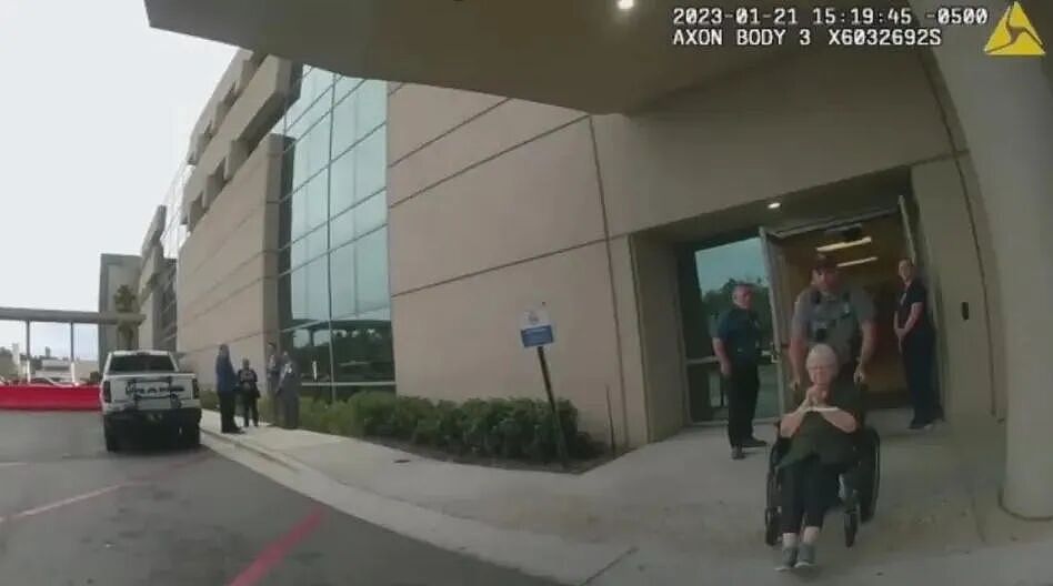 79岁老奶奶在病房一枪崩了自己老伴... 被警察包围她却说:我不后悔!(组图) - 4