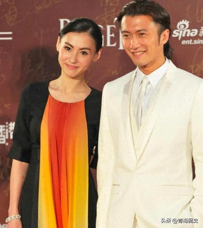 张柏芝带小儿子现身机场!戴大金镯很阔气,小儿子背影很乖巧(组图) - 11