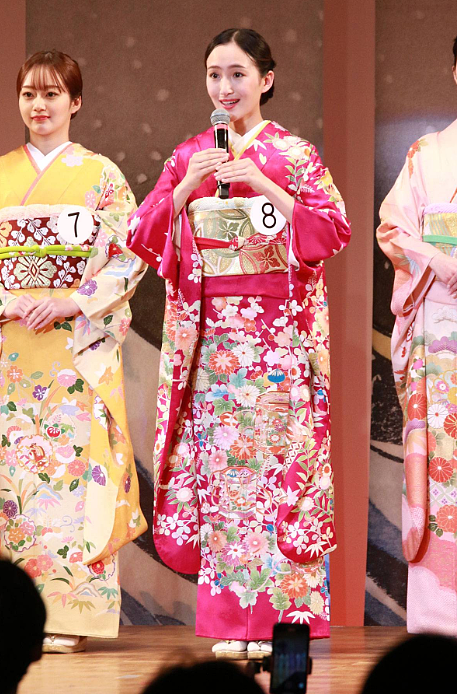 21岁樱花妹拿下日本小姐冠军,出身曝光后全网炸了...(组图) - 8