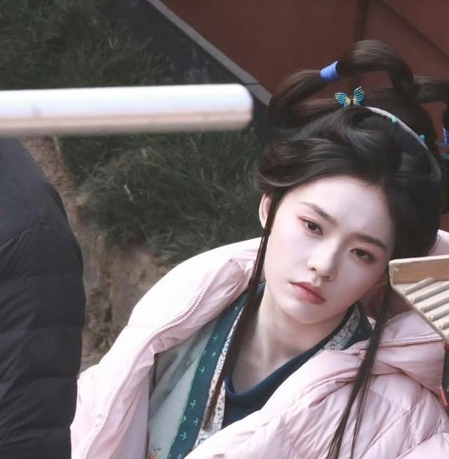 林允爸爸妈妈喝喜酒被偶遇，看起来很朴实，带着一个可爱的小女孩（组图） - 22