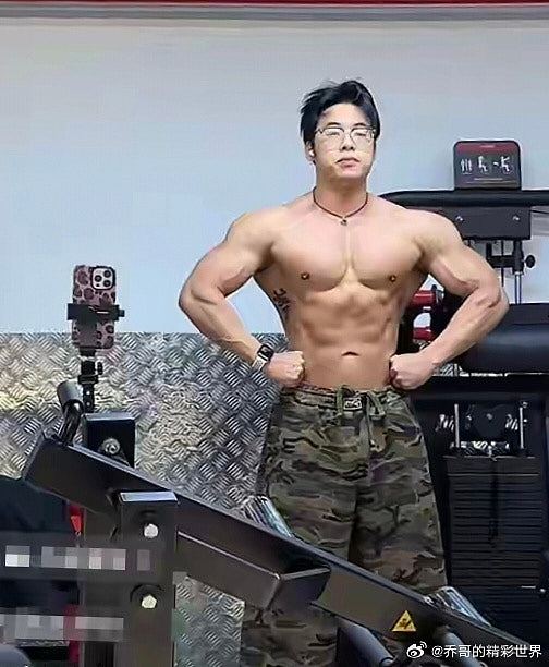 26岁健美网红毕嘉琪梦中猝逝!生前打牌照流出,嘴唇发黑坐姿瘫软(组图) - 5