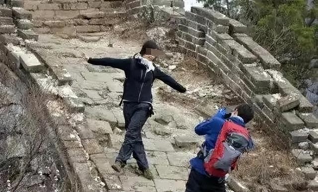 绝望：北大女博士倒挂长城2小时，目睹自己坠亡（组图） - 6
