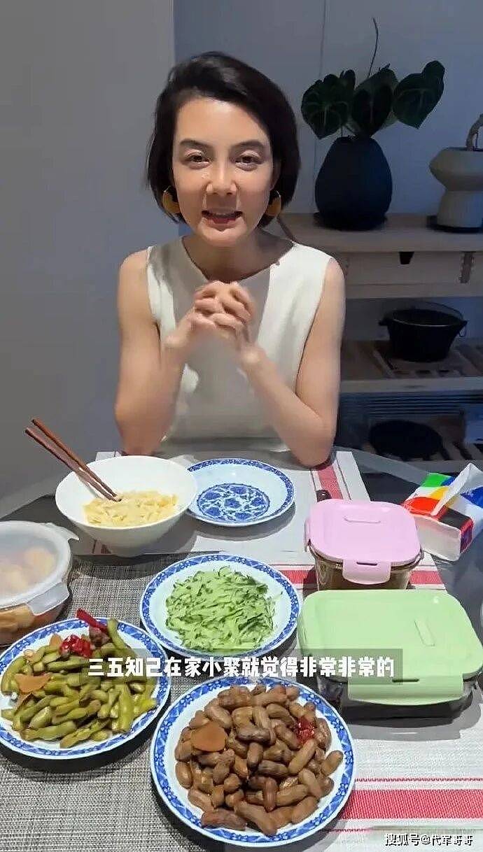 43岁车晓在北京别墅庆生，用剩菜饭招待闺蜜惹争议（组图） - 5