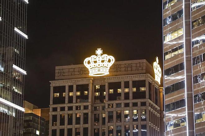 澳门英皇娱乐酒店大堂78公斤黄金被连夜撤走,价值超8580万元!工作人员回应:与金价无关,系内部装修需要(组图) - 4