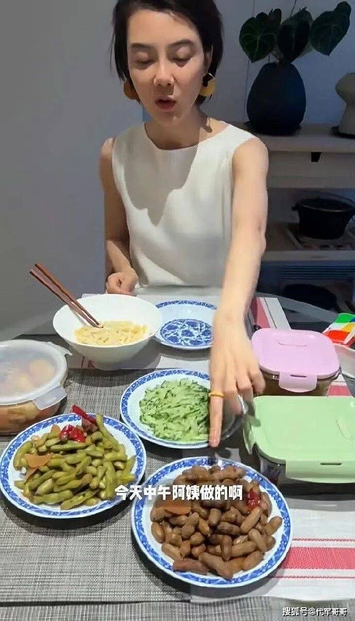 43岁车晓在北京别墅庆生，用剩菜饭招待闺蜜惹争议（组图） - 3