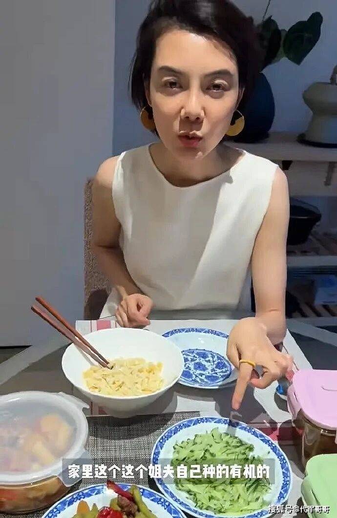 43岁车晓在北京别墅庆生，用剩菜饭招待闺蜜惹争议（组图） - 6